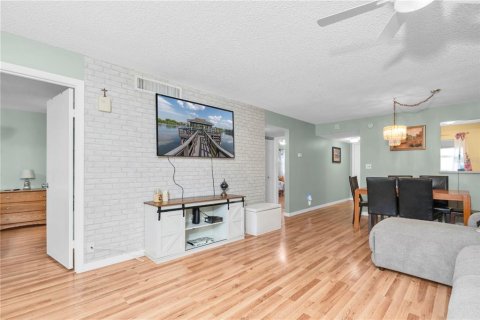 Condo in Largo, Florida, 2 bedrooms  № 1898507 - photo 6