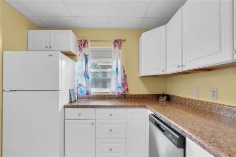 Condo in Largo, Florida, 2 bedrooms  № 1898507 - photo 11