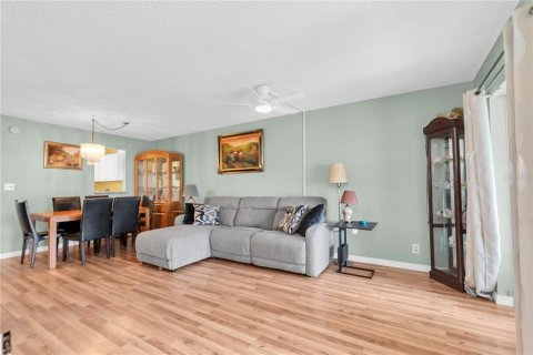 Condo in Largo, Florida, 2 bedrooms  № 1898507 - photo 5