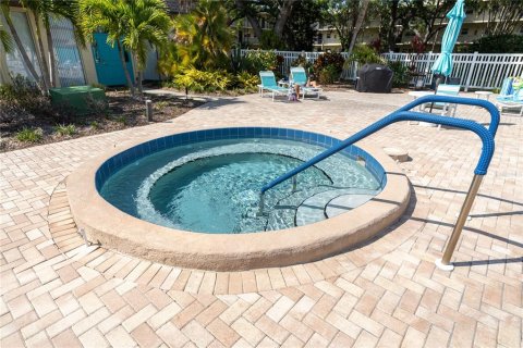Condo in Largo, Florida, 2 bedrooms  № 1898507 - photo 22