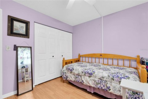 Condo in Largo, Florida, 2 bedrooms  № 1898507 - photo 18