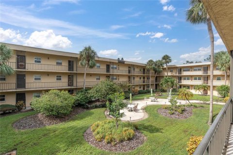 Condo in Largo, Florida, 2 bedrooms  № 1898507 - photo 2