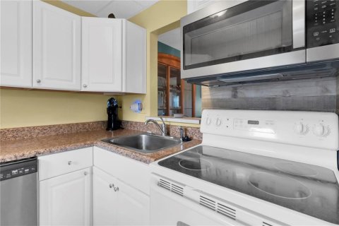 Condo in Largo, Florida, 2 bedrooms  № 1898507 - photo 10