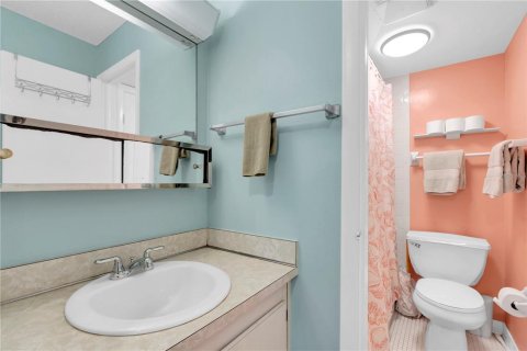Condo in Largo, Florida, 2 bedrooms  № 1898507 - photo 16