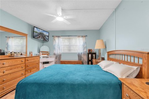 Condo in Largo, Florida, 2 bedrooms  № 1898507 - photo 14