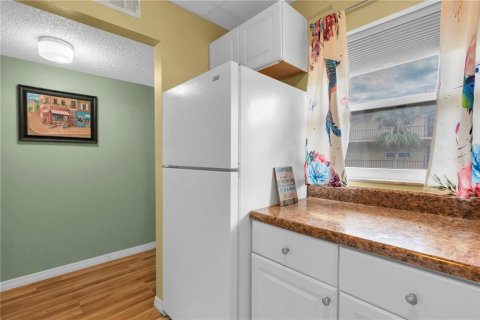 Condo in Largo, Florida, 2 bedrooms  № 1898507 - photo 12