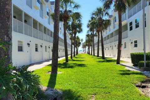 Condo in Redington Shores, Florida, 1 bedroom  № 1745549 - photo 6