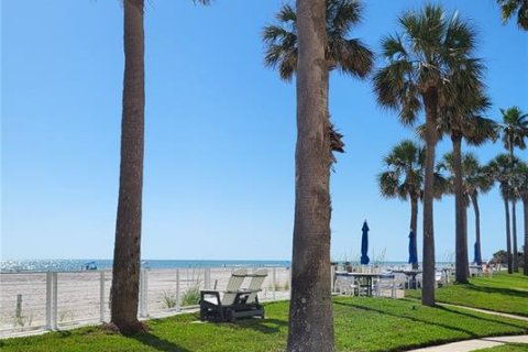 Condo in Redington Shores, Florida, 1 bedroom  № 1745549 - photo 14