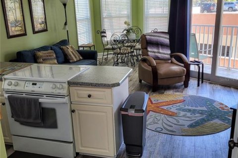 Condo in Redington Shores, Florida, 1 bedroom  № 1745549 - photo 7