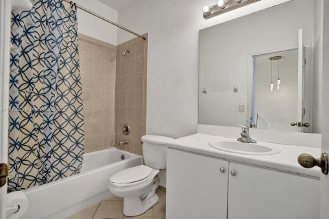 Touwnhouse à vendre à Miami, Floride: 3 chambres, 155.15 m2 № 1968064 - photo 22