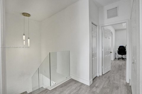 Touwnhouse à vendre à Miami, Floride: 3 chambres, 155.15 m2 № 1968064 - photo 20