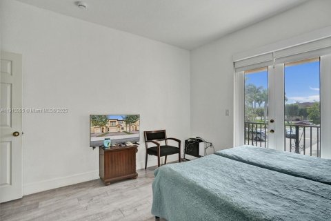 Touwnhouse à vendre à Miami, Floride: 3 chambres, 155.15 m2 № 1968064 - photo 27