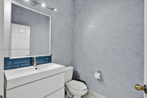 Touwnhouse à vendre à Miami, Floride: 3 chambres, 155.15 m2 № 1968064 - photo 8