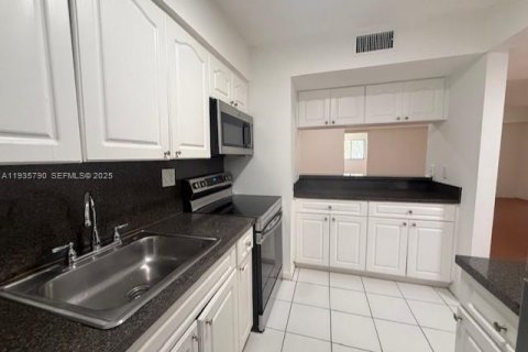 Apartment in Cutler Bay, Florida 2 bedrooms, 85.56 sq.m. № 1993990 - photo 9