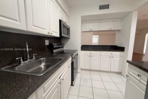 Apartment in Cutler Bay, Florida 2 bedrooms, 85.56 sq.m. № 1993990 - photo 12