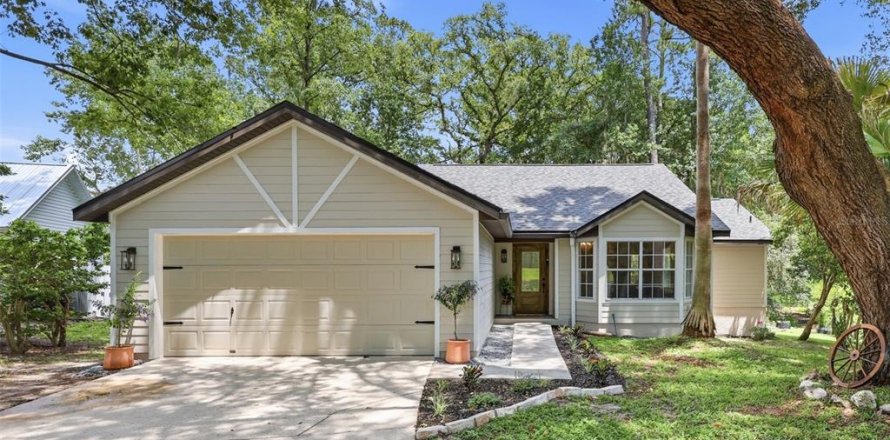 House in Gainesville, Florida 3 bedrooms, 154.87 sq.m. № 2238440