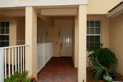 Adosado en alquiler en West Palm Beach, Florida, 2 dormitorios, 169.92 m2 № 1954371 - foto 2