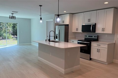 Villa ou maison à vendre à Port Charlotte, Floride: 4 chambres, 117.99 m2 № 1793322 - photo 2
