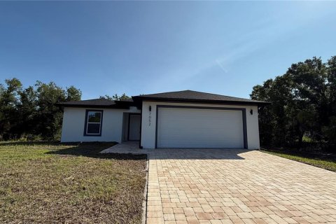 Villa ou maison à vendre à Port Charlotte, Floride: 4 chambres, 117.99 m2 № 1793322 - photo 1