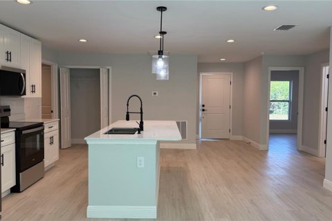 Villa ou maison à vendre à Port Charlotte, Floride: 4 chambres, 117.99 m2 № 1793322 - photo 3