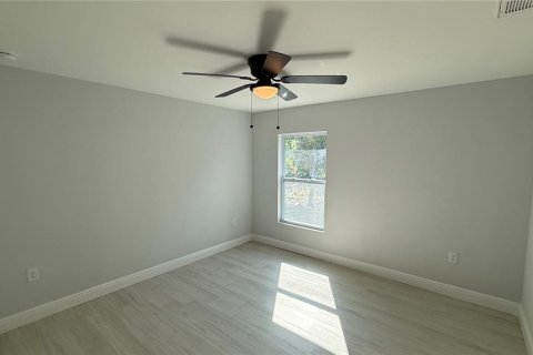 Villa ou maison à vendre à Port Charlotte, Floride: 4 chambres, 117.99 m2 № 1793322 - photo 9