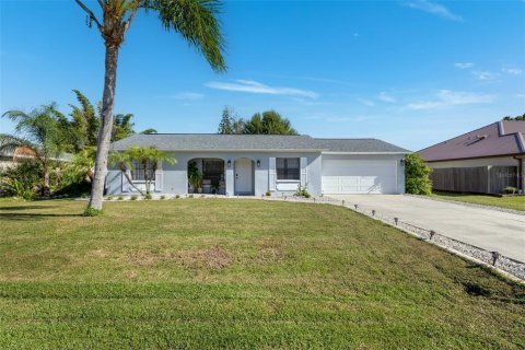 Villa ou maison à vendre à Punta Gorda, Floride: 4 chambres, 121.61 m2 № 2432756 - photo 2