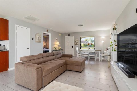 Villa ou maison à vendre à Punta Gorda, Floride: 4 chambres, 121.61 m2 № 2432756 - photo 9