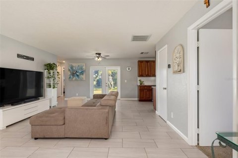 Villa ou maison à vendre à Punta Gorda, Floride: 4 chambres, 121.61 m2 № 2432756 - photo 8