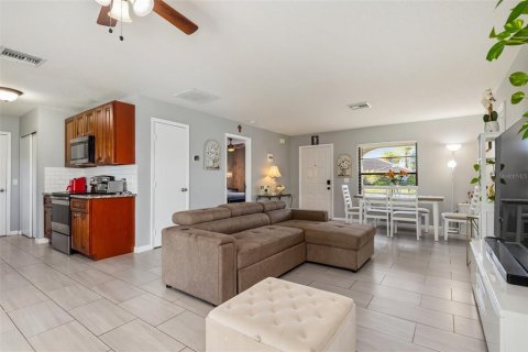 Villa ou maison à vendre à Punta Gorda, Floride: 4 chambres, 121.61 m2 № 2432756 - photo 11