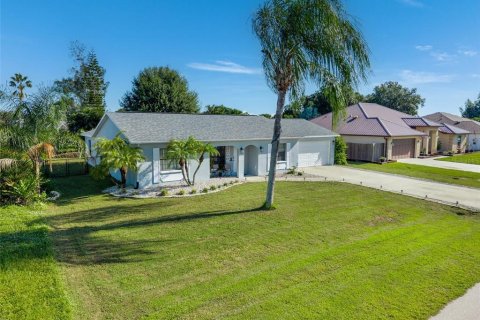 Villa ou maison à vendre à Punta Gorda, Floride: 4 chambres, 121.61 m2 № 2432756 - photo 4