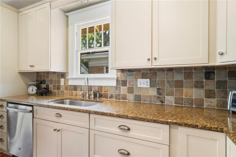 House in Tampa, Florida 3 bedrooms, 125.98 sq.m. № 1828450 - photo 23