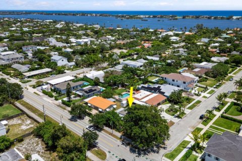 House in West Palm Beach, Florida 3 bedrooms, 125.88 sq.m. № 1161955 - photo 1