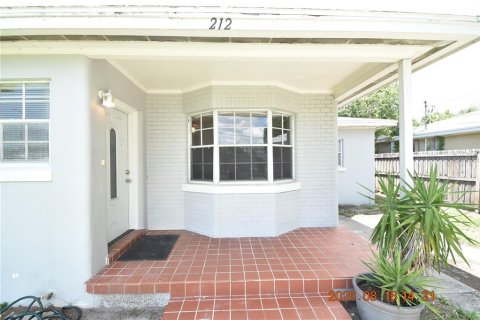 Villa ou maison à louer à Tampa, Floride: 4 chambres, 204.38 m2 № 2318529 - photo 2