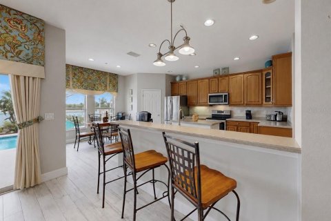 House in Ruskin, Florida 5 bedrooms, 291.34 sq.m. № 2148193 - photo 13