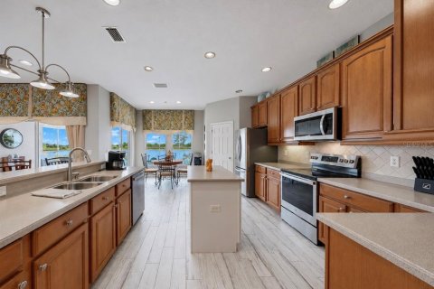 House in Ruskin, Florida 5 bedrooms, 291.34 sq.m. № 2148193 - photo 10