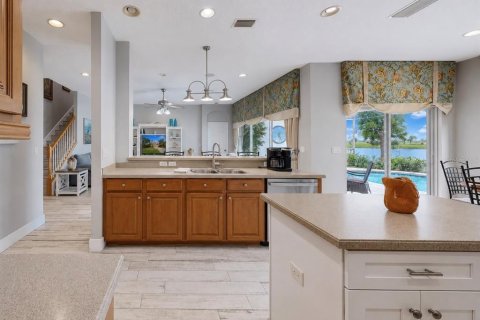 House in Ruskin, Florida 5 bedrooms, 291.34 sq.m. № 2148193 - photo 11