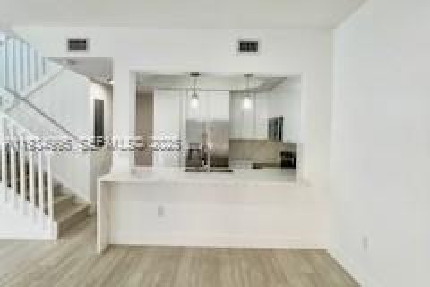 Adosado en alquiler en Pembroke Pines, Florida, 3 dormitorios, 129.69 m2 № 1993060 - foto 7