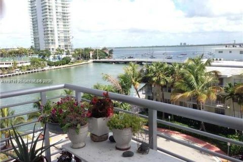 Appartement à louer à Miami Beach, Floride: 1 chambre, 72.84 m2 № 2032396 - photo 2
