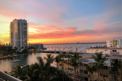 Appartement à louer à Miami Beach, Floride: 1 chambre, 72.84 m2 № 2032396 - photo 3