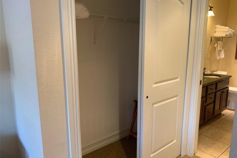 Condo in Tampa, Florida, 2 bedrooms  № 1910021 - photo 9