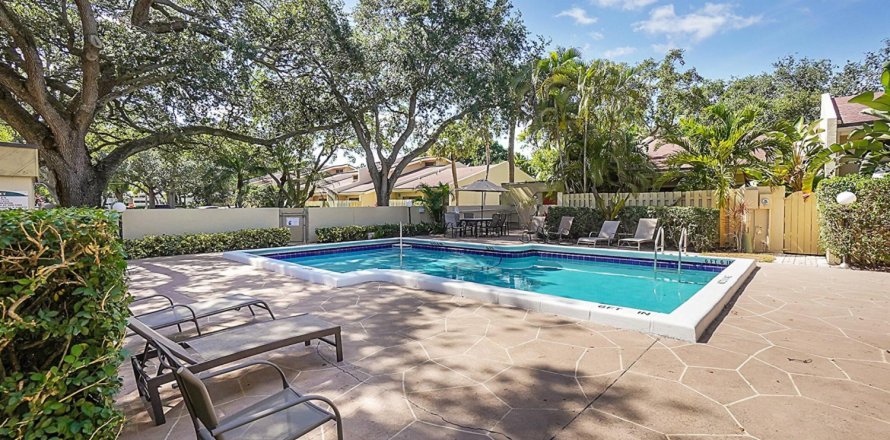 Townhouse in Boca Raton, Florida 2 bedrooms, 111.48 sq.m. № 1179530