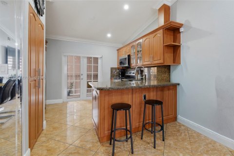 Appartement à louer à Hialeah Gardens, Floride: 2 chambres, 95.6 m2 № 2000853 - photo 6