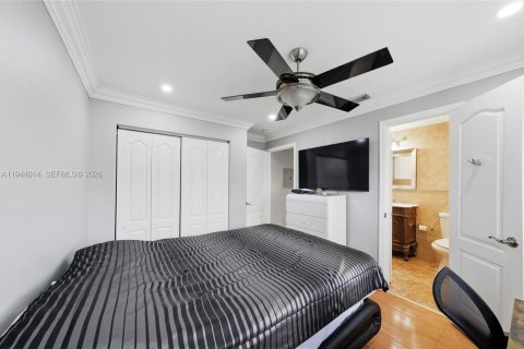 Appartement à louer à Hialeah Gardens, Floride: 2 chambres, 95.6 m2 № 2000853 - photo 12