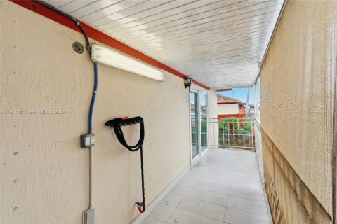 Appartement à louer à Hialeah Gardens, Floride: 2 chambres, 95.6 m2 № 2000853 - photo 17