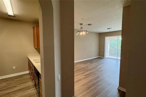 Condo in Orlando, Florida, 2 bedrooms  № 1900267 - photo 2