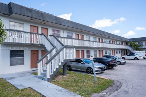 Propiedad comercial en venta en Miami Gardens, Florida № 2043837 - foto 9