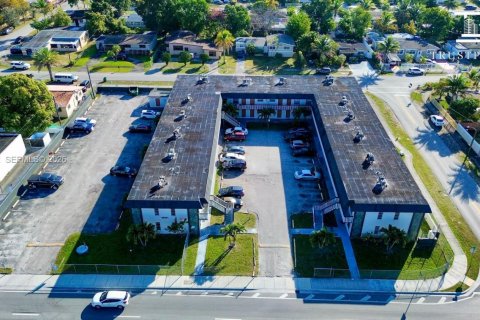 Propiedad comercial en Miami Gardens, Florida № 2043837
