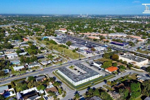 Propiedad comercial en venta en Miami Gardens, Florida № 2043837 - foto 3