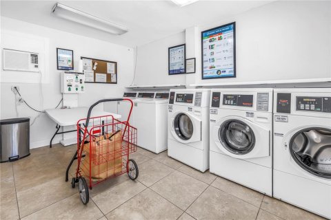 Купить кондоминиум в Южная Пасадена, Флорида 4 комнаты, 67.08м2, № 2102446 - фото 24