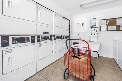 Купить кондоминиум в Южная Пасадена, Флорида 4 комнаты, 67.08м2, № 2102446 - фото 25